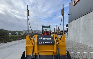 KUBOTA R090 MET NIEUWE LEVELLER