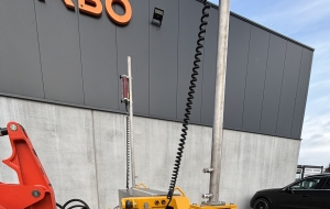 KUBOTA R090 MET NIEUWE LEVELLER